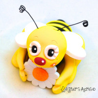 Polymer clay bee – inspiration for a handmade holiday