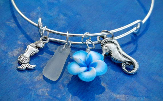 polymer clay charm bracelet - ideas to accessorize your day