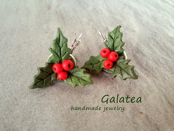 Christmas Holly earrings Festive Woodland jewelry Holiday Red Berries earrings polymer clay Christmas jewelry gift for woman Xmas earrings Polymer clay red berry jewelry for Christmas