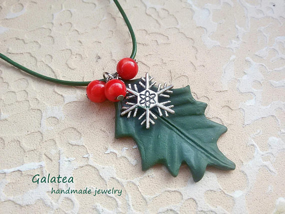 Holly leaf necklace Red Berry Holiday necklace Rustic Christmas jewelry Woman stocking filler Xmas gift for Mom Festive Green necklace Polymer clay red berry jewelry for Christmas