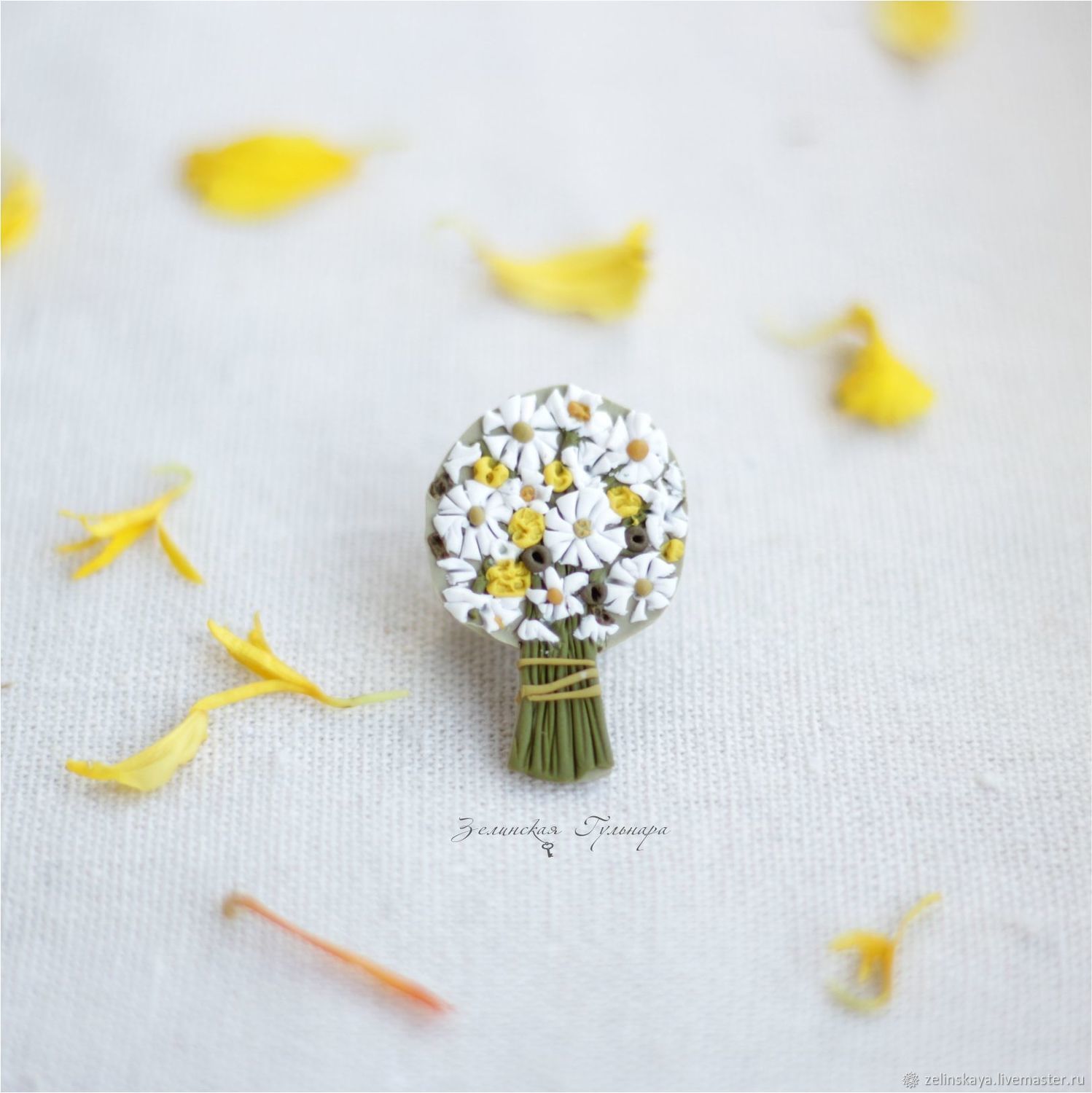 Polymer clay miniature bouquet brooch - A bouquet of chamomiles