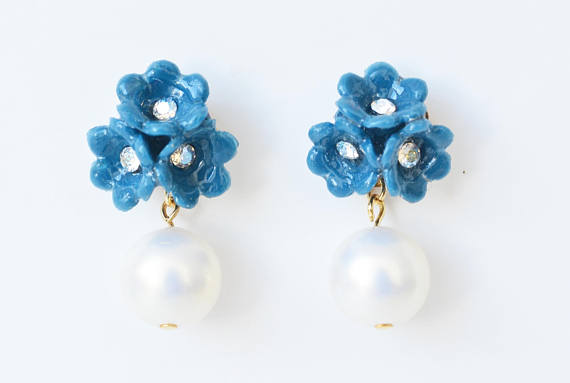 Earrings with polymer clay flowers and pearls - soft blue flowers 