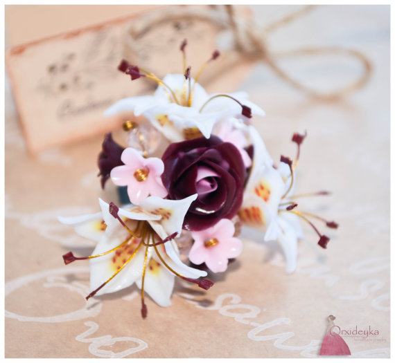 flower ring with dark red (wine, bordo) roses and white lilies