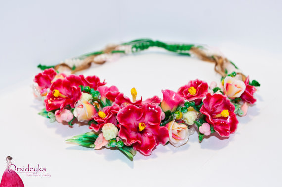 Polymer clay floral necklace ideas with saturated pink hibiscus. It's look eye-popping!