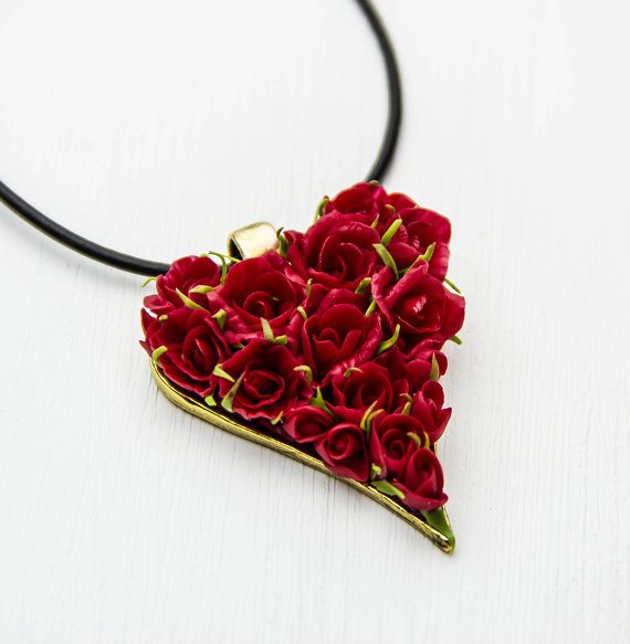 Polymer clay roses heart pendant in red - Valentines Day Gift For Her - Red heart necklace - Red roses heart pendant - Floral pendant - gift for women - polymer clay love necklace