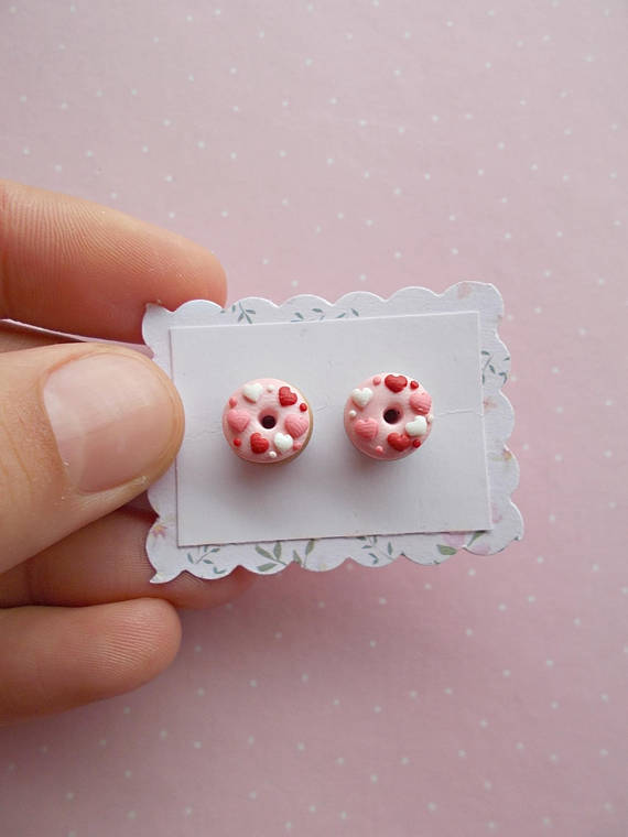 A delicious pair of donuts stud earrings. Yummm!