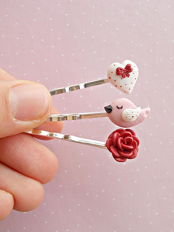 Valentine hair clip set of 3, as in pictures: one with a bird , one with a heart and one with a rose. A perfect gift for your loved one.