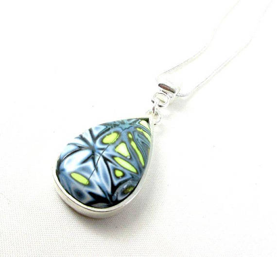 Original choker necklace with geometric geometric cabochon in blue and green anise tones.