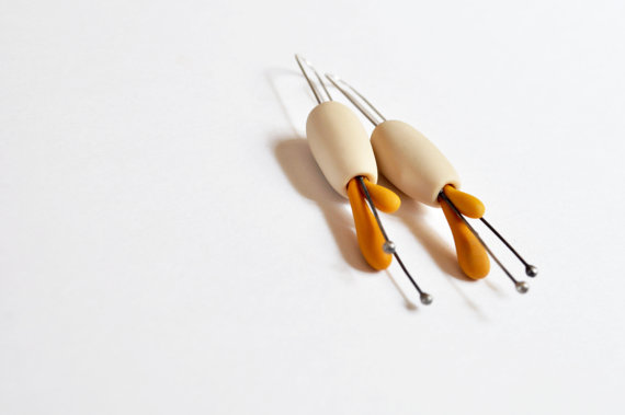 minimalistic pod earrings with mustard elements and silver stymones