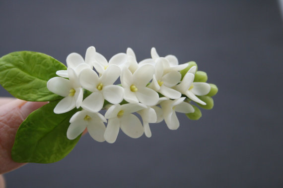 handmade polymer clay hair barrette, Flower hair clip, white lilac, flower barrette, White hair flower, flower hair accessories, Prom hair flower, Polymer clay flower