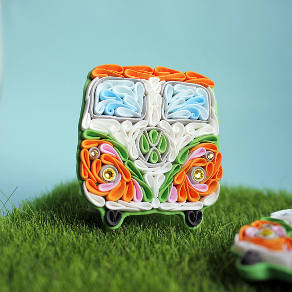 Polymer clay jewelry in an unique style, Hippie Bus Brooch, Volkswagen bus jewelry, Hippie jewelry, Polymer clay brooch, VW beetle, VW pin, Car pin, flower power